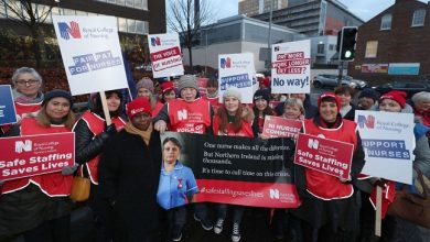 صورة إضراب آلاف الممرضات في ايرلندا الشمالية