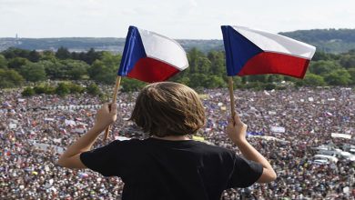 صورة التشيك.. مظاهرات تتهم رئيس الوزراء بالفساد وتطالبه بالاستقالة