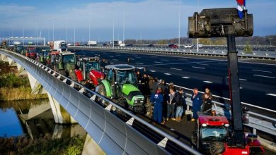 صورة مزارعو “هولندا”  يتراجعون عن قرار حصار متاجر السوبر ماركت