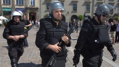 صورة الشرطة المجرية تطلق النار على مهاجرين حاولوا الوصول إلى صربيا