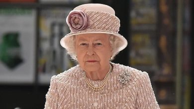 صورة الملكة إليزابيث تصادق على خروج بريطانيا من الاتحاد الأوروبي
