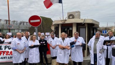 صورة استقالة رؤساء أقسام في مستشفيات باريس احتجاجاً على سياسة “ماكرون”