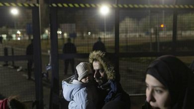 صورة السلطات الصربية تمنع مئات المهاجرين من اجتياز الحدود نحو المجر