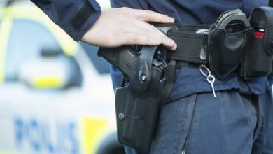 صورة السويد.. شرطي ينسى سلاحه بالمرحاض في أول أيام عمله