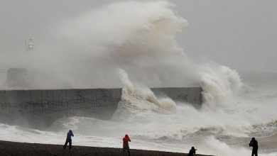 صورة بسرعة 145 كلم.. العاصفة “كيارا” تجتاح بريطانيا