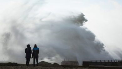 صورة بعد “سيارا”.. العاصفة “دينيس” تضرب هولندا
