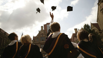 صورة استطلاع: 65 % من الطلاب البريطانيين نادمون على اختيار التعليم الجامعي