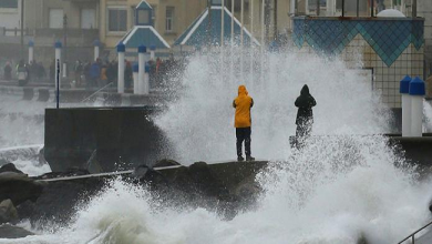 صورة فرنسا.. العاصفة “سيارا” تقطع الكهرباء عن 130 ألف منزل