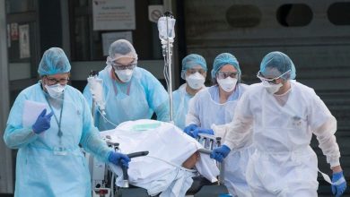 صورة أطباء فرنسيون للسكان: التزموا بالحجر.. المستشفيات لم تعد تستوعب