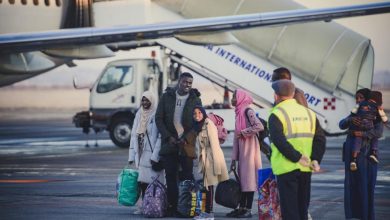صورة الدولية للهجرة ومفوضية اللاجئين تعلقان عمليات إعادة التوطين