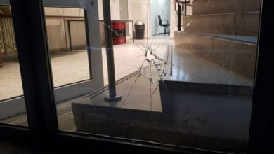 صورة استهداف مسجد بالحجارة في مدينة كولن الألمانية