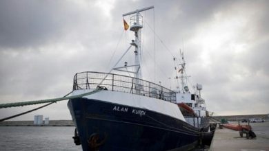 صورة ايطاليا توقف سفن المنظمات غير الحكومية بدلاً من إنقاذ المهاجرين