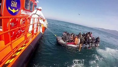 صورة خفر السواحل الإسباني ينقذ عشرات المهاجرين قبالة جزيرة “كناريا”