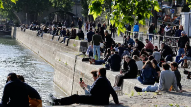 صورة شرطة باريس تمنع المشروبات الكحولية على ضفاف السين
