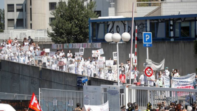 صورة مظاهرة للعاملين في القطاع الصحي شمالي باريس