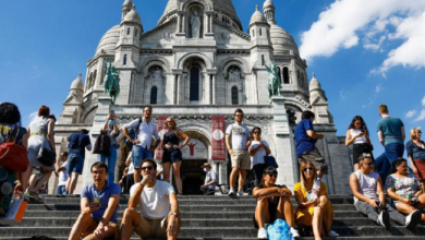 صورة معظم سكان باريس لا يضعون الكمامات
