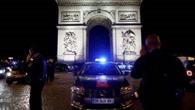صورة الشرطة الفرنسية تتظاهر احتجاجا على اتهامها بـ “العنصرية”