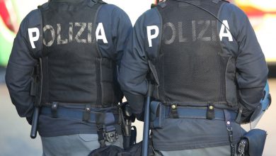صورة إيطاليا تعتقل 7 ضباط وتغلق مركزاً للشرطة