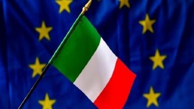 صورة برلماني إيطالي يعلن عزمه تأسيس حزب لإخراج بلاده من الاتحاد الأوروبي