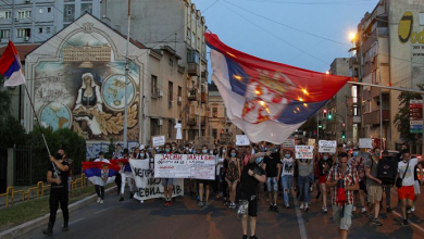 صورة بسبب كورونا .. المظاهرات المناهضة للحكومة تتواصل في صربيا