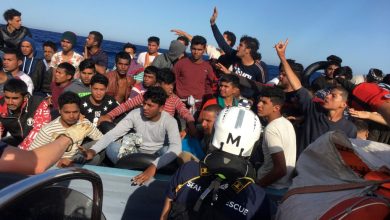 صورة رسو ١١ قارباً  للمهاجرين على سواحل “لامبيدوزا” الايطالية