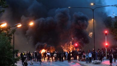 صورة “فيديو” بعد حرق القرآن الكريم.. احتجاجات في مدينة مالمو