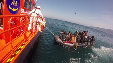 صورة إنقاذ 12 مهاجرا قرب مضيق “جبل طارق”