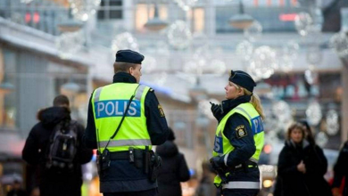 صورة الشرطة السويدية تتراجع.. منع مظاهرة لحرق نسخة من القرآن الكريم