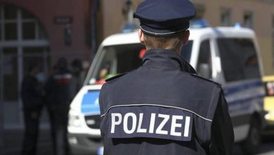 صورة معاقبة أفراد من الشرطة الالمانية بسبب قواعد كورونا