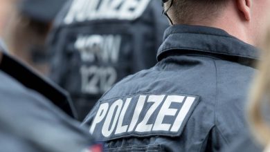 صورة “دردشة يمينية”.. المانيا توقف ٢٩ شرطياً عن العمل