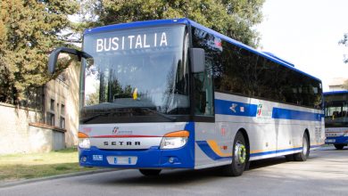 صورة اليمين المتطرف الإيطالي يطالب بتخصيص حافلات للبيض