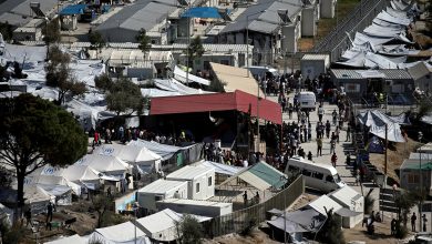 صورة اليونان.. 17 إصابة في مخيم “موريا” للاجئين