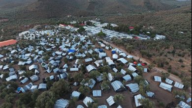 صورة اليونان.. كورونا يصل إلى مخيم “موريا” للاجئين