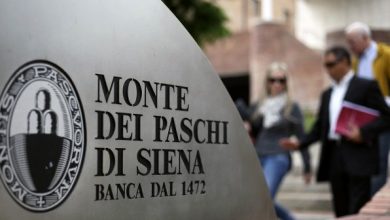 صورة إيطاليا تبيع حصتها في أقدم بنك في العالم