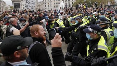 صورة بريطانيا تعتقل متظاهرين في احتجاجات “كورونا”