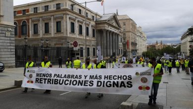 صورة جنود إسبان يتظاهرون في مدريد