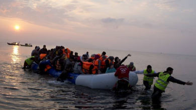 صورة خفر السواحل اليوناني ينقذ 70 مهاجرا قرب “كريت”