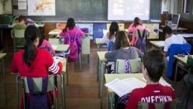 صورة وسط مخاوف الآباء.. إسبانيا تعيد فتح المدارس تدريجيا