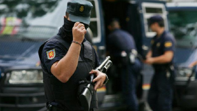 صورة اعتقال مغربي في برشلونة لتأييده قتل المدرس الفرنسي