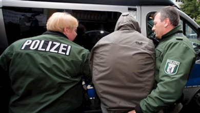 صورة اعتقال شاب سوري في ألمانيا بتهمة تنفيذ عملية طعن