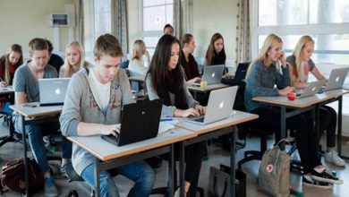 صورة ارتفاع معدل إصابات كورونا بين طلاب المدارس الثانوية في السويد