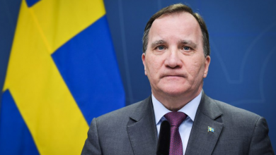 صورة السويد تفرض قيودا جديدة لمواجهة الوباء