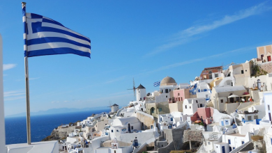 صورة الحكومة اليونانية تناقش إمكانية تخفيف القيود قبل أعياد الميلاد