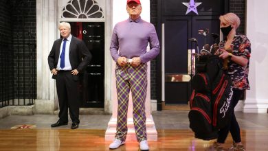 صورة بعد فوز بايدن.. ترامب يتحول إلى لاعب غولف في متحف بريطاني