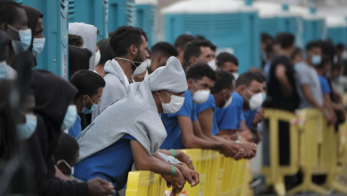 صورة بعد المغرب.. إسبانيا تبدأ بإعادة المهاجرين غير الشرعيين إلى الجزائر