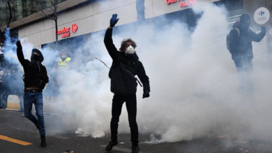صورة اشتباكات وأعمال عنف.. مظاهرات في باريس ضد قانون “الأمن الشامل”