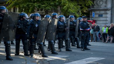 صورة اعتراف مثير.. ماكرون يقر بضرورة إصلاح الشرطة الفرنسية