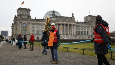 صورة ألمانيا.. “سلسلة بشرية” احتجاجاً على نفقات التسلح