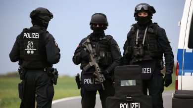 صورة الشرطة تعتقل شخصين بتهمة تنفيذ هجمات متطرفة في برلين