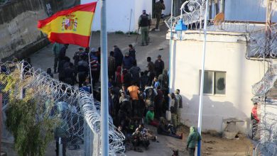 صورة إسبانيا تبدأ بإعادة مئات المهاجرين إلى المغرب